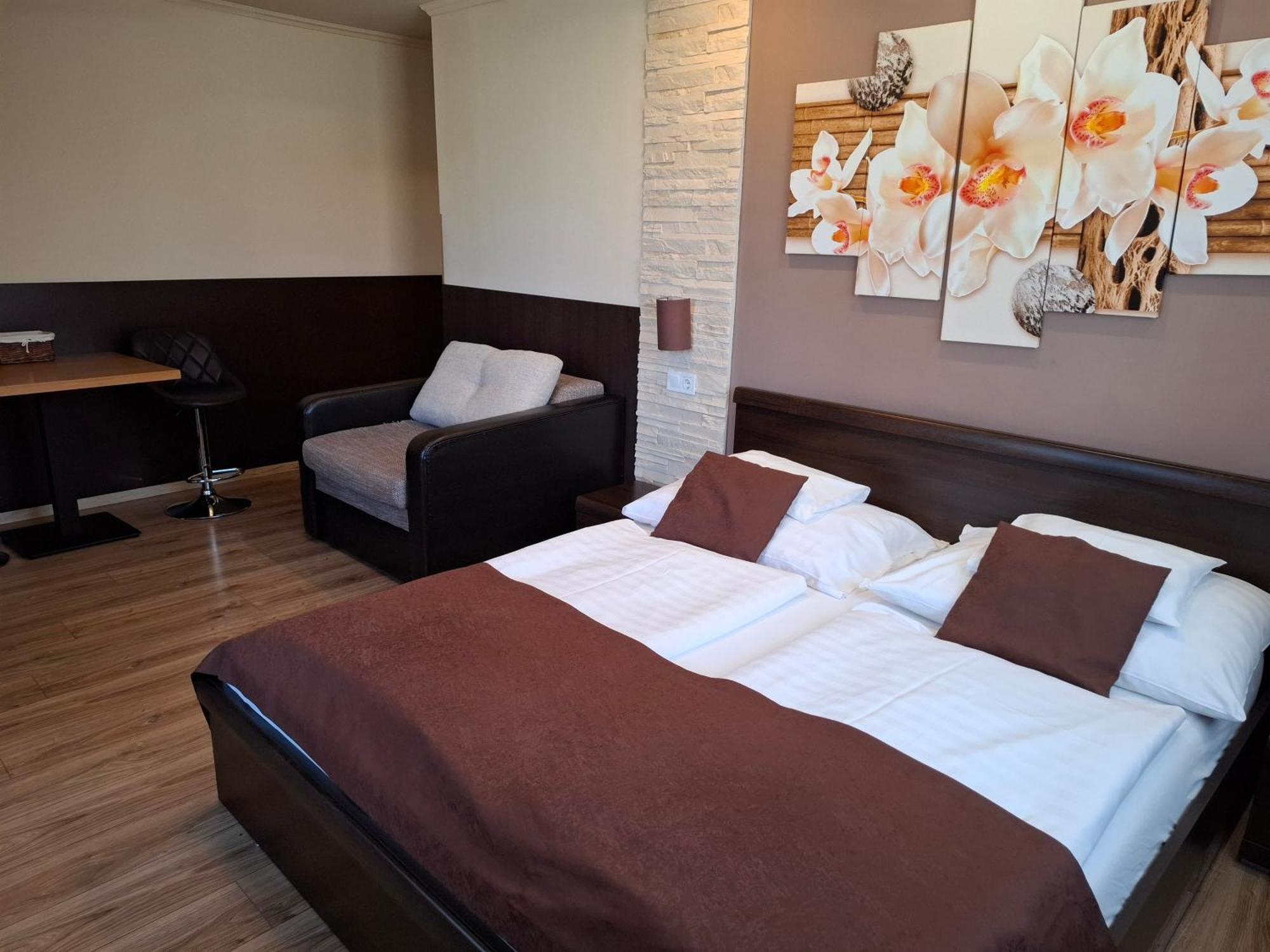 Kek Laguna Wellness Apartmanok Egerszalók Exterior foto